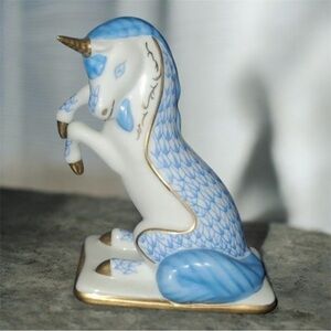 The Franklin Mint single unicorn small was part of a collection